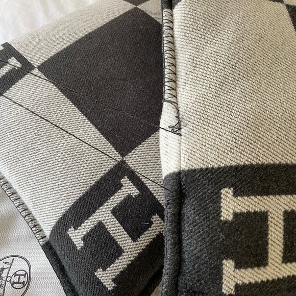 Hermes Avalon large pillows - Picture 5 of 5